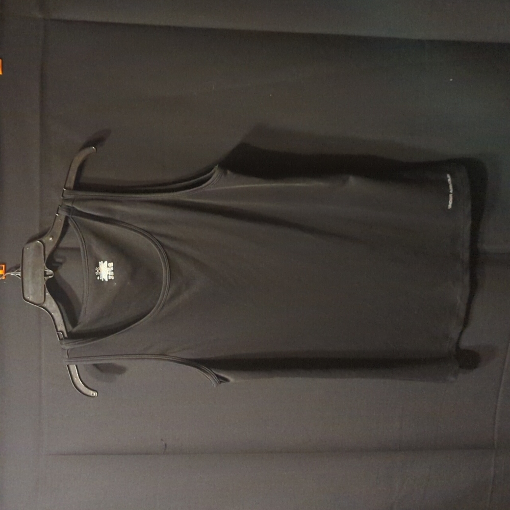 Black under armour tank